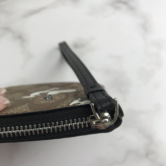 Coach X Peanuts Corner Zip Wristlet Wallet With Snoopy & Woodstock - Picture 5 of 10